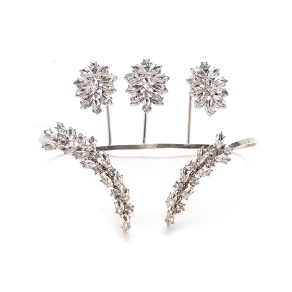 Fashion Nova “Hand Me All The Glam” Hand Cuff/Ring in Silver Rhinestone - Picture 2 of 6